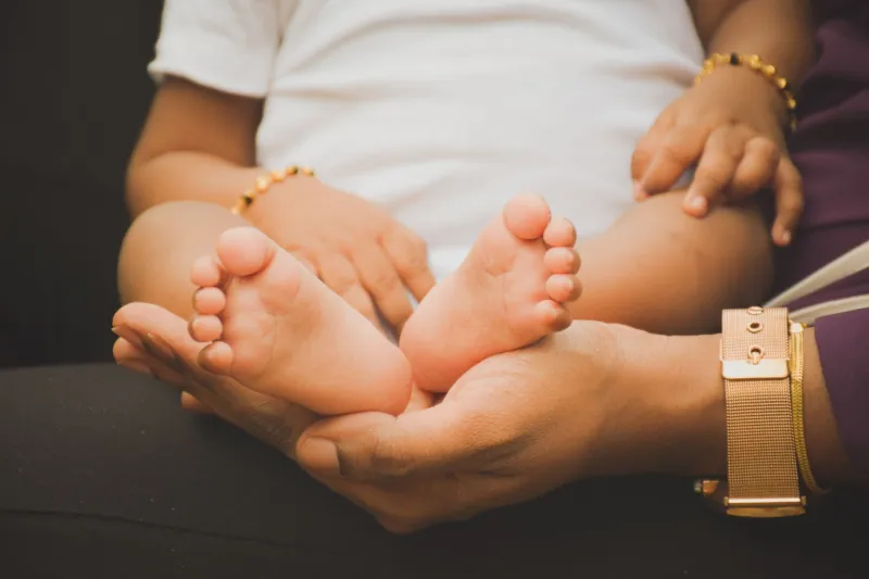 Offrir un bijou à la naissance : choisir un trésor qui accompagne toute une vie